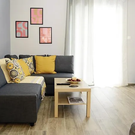 Poppy's Dreamy Apartment, Thissio Апартаменты Афины